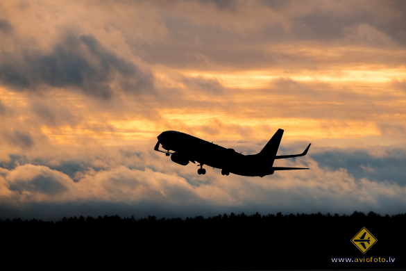 Boeing 737-8JP